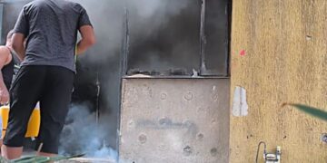 Voraz incendio redujo a cenizas una vivienda en Santa Elena, en el oriente de Santa Marta