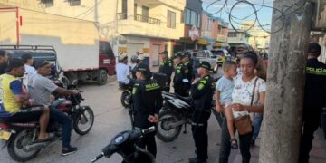 Balacera en Fundación deja dos policías heridos tras persecución a presuntos delincuentes