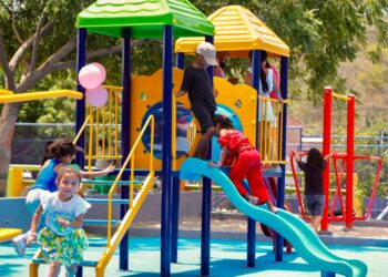 Pinedo entrega, en Altos de Bahía Concha, un parque recreodeportivo