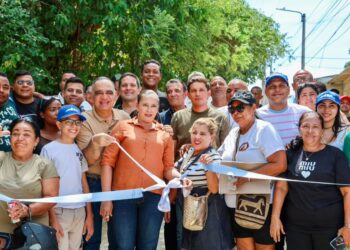 ¡La ruralidad se transforma! Alcalde Pinedo entrega placa huella en Bonda