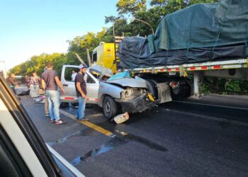 Choque múltiple en la Troncal del Caribe deja dos heridos: camioneta habría invadido el carril contrario