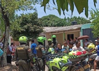 Tensión en El Banco: riña entre jóvenes con machetes obligó a intervenir a la Policía