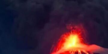 Volcán de Fuego mantiene en alerta a Guatemala: evacúan comunidades por intensificación de la actividad