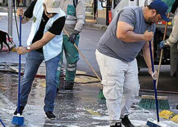 ¡A punta de escoba! Comerciantes se unen para devolverle la cara bonita a la Carrera Quinta de Santa Marta