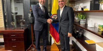 Alcalde Carlos Pinedo lidera reunión con MinVivienda para proyectos estratégicos