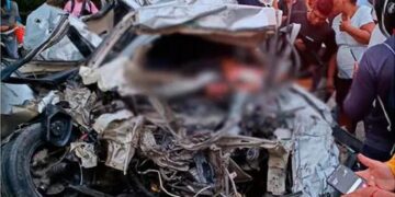 Tres muertos deja fuerte choque entre un camión cisterna y un automóvil en Zona Bananera