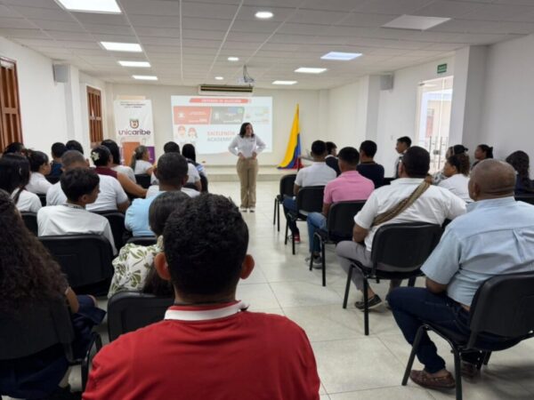 Tras-cumplir-20-anos-de-su-Programa-de-Becas-Drummond-abre-nueva-convocatoria-para-jovenes-de-excelencia-academica_4-2-1024×768