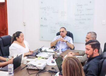 Alcalde Carlos Pinedo presidió primera reunión de Junta Directiva de la Essmar