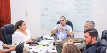 Alcalde Carlos Pinedo presidió primera reunión de Junta Directiva de la Essmar