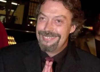 Murió a los 80 años Tim Curry, el recordado actor del payaso Pennywise en ‘It’ y ‘Mi pobre angelito’
