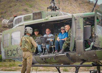 Alcalde y gobernadora realizan sobrevuelo sobre Santa Marta para reforzar vigilancia y seguridad