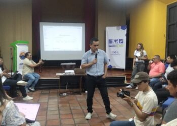 Unimagdalena impulsa taller de Inteligencia Artificial para toda la ciudadanía