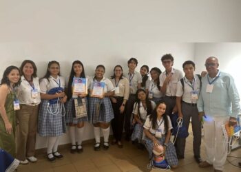 Estudiantes del Colegio Cajamag brillan en simposio y se quedan con el primer lugar