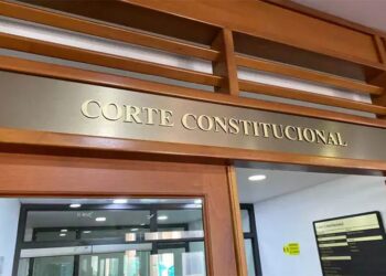 Corte Constitucional avala vigencia diferenciada de licencias de conducción para mayores de 60 años