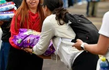 Ayuda humanitaria comienza a llegar a miles de familias afectadas por el terremoto