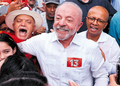 El presidente brasileño Luiz Inácio Lula da Silva, con casi 81 años, fue reelegido ayer domingo para un inédito cuarto mandato, al derrotar a su rival conservador Flávio Bolsonaro en el mayor país de América Latina