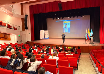 Estudiantes de 12 colegios del Magdalena accederán a biblioteca digital con 800 pines educativos entregados a Cajamag