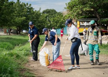 Alcaldía de Santa Marta puso en marcha campaña de limpieza en la Vía al Puerto