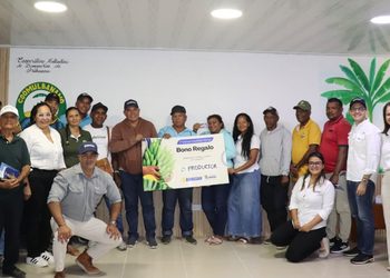 Banasan y la Fundación Banasan entregan bonos de alimentación y capacitación técnica a pequeños productores en la Zona Bananera