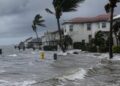 Huracán Isaias alcanza categoría 2 y amenaza la costa del golfo de Estados Unidos