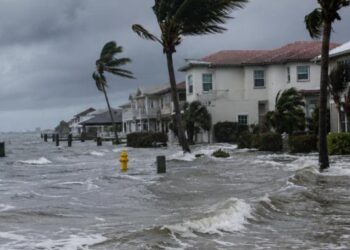Huracán Isaias alcanza categoría 2 y amenaza la costa del golfo de Estados Unidos