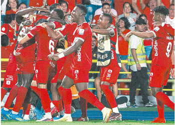 El América de Cali también celebró una victoria fundamental. El equipo escarlata se impuso 2-1 como visitante ante Llaneros