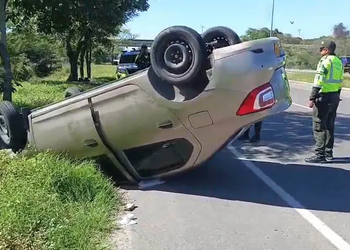 Automóvil terminó volcado en la Troncal del Caribe entre Ciénaga y Santa Marta