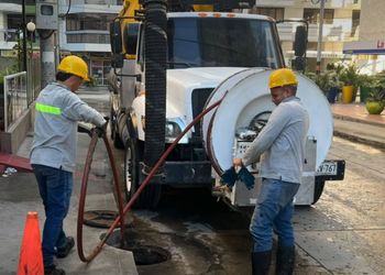 Essmar intervino puntos críticos del alcantarillado en varios sectores de Santa Marta