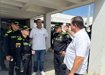 Alcalde Pinedo logra traslado de 40 privados de la libertad y Policía continúa operativo para ubicar a los prófugos