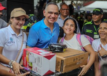 Más de 250 familias reciben ayudas durante jornada de Alcaldía al Barrio en Luz del Mundo