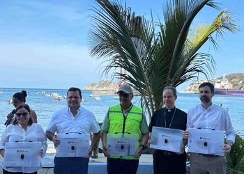 Entregan cinco embarcaciones a asociaciones de pescadores de Santa Marta