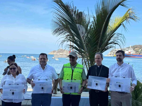 fundacion-sociedad-portuaria-entrega-cinco-embarcaciones-a-pescadores-de-santa-marta-portada
